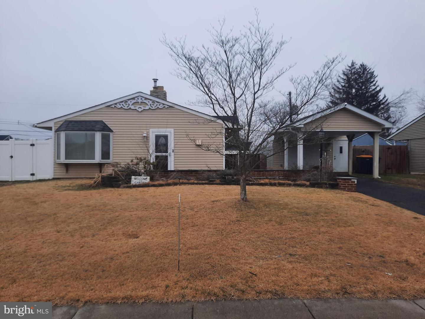 33 Laurel Lane, Levittown
