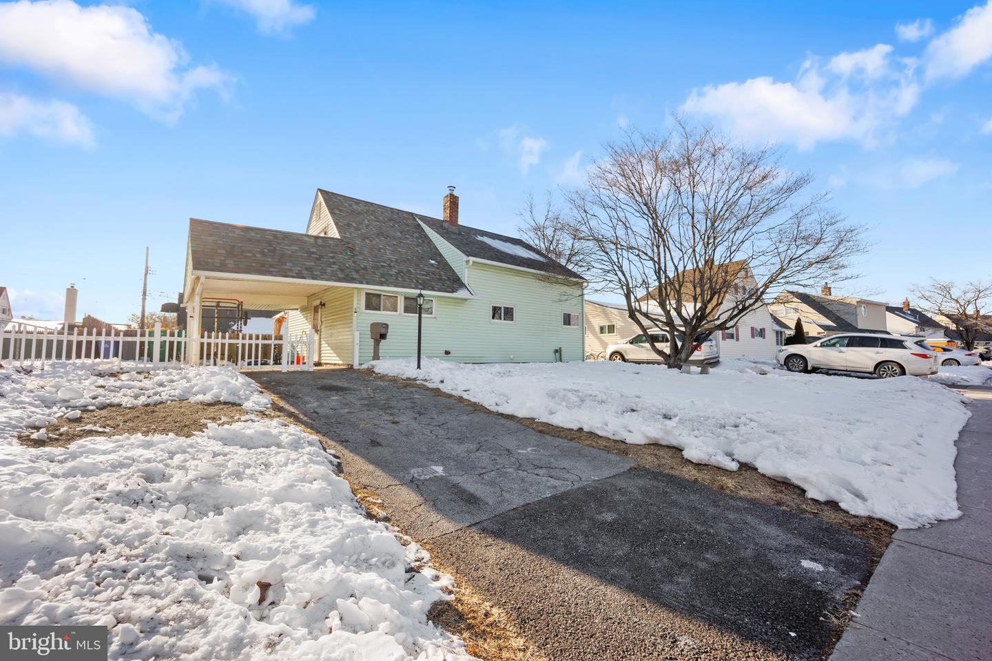 5 Nickelhill Lane, Levittown