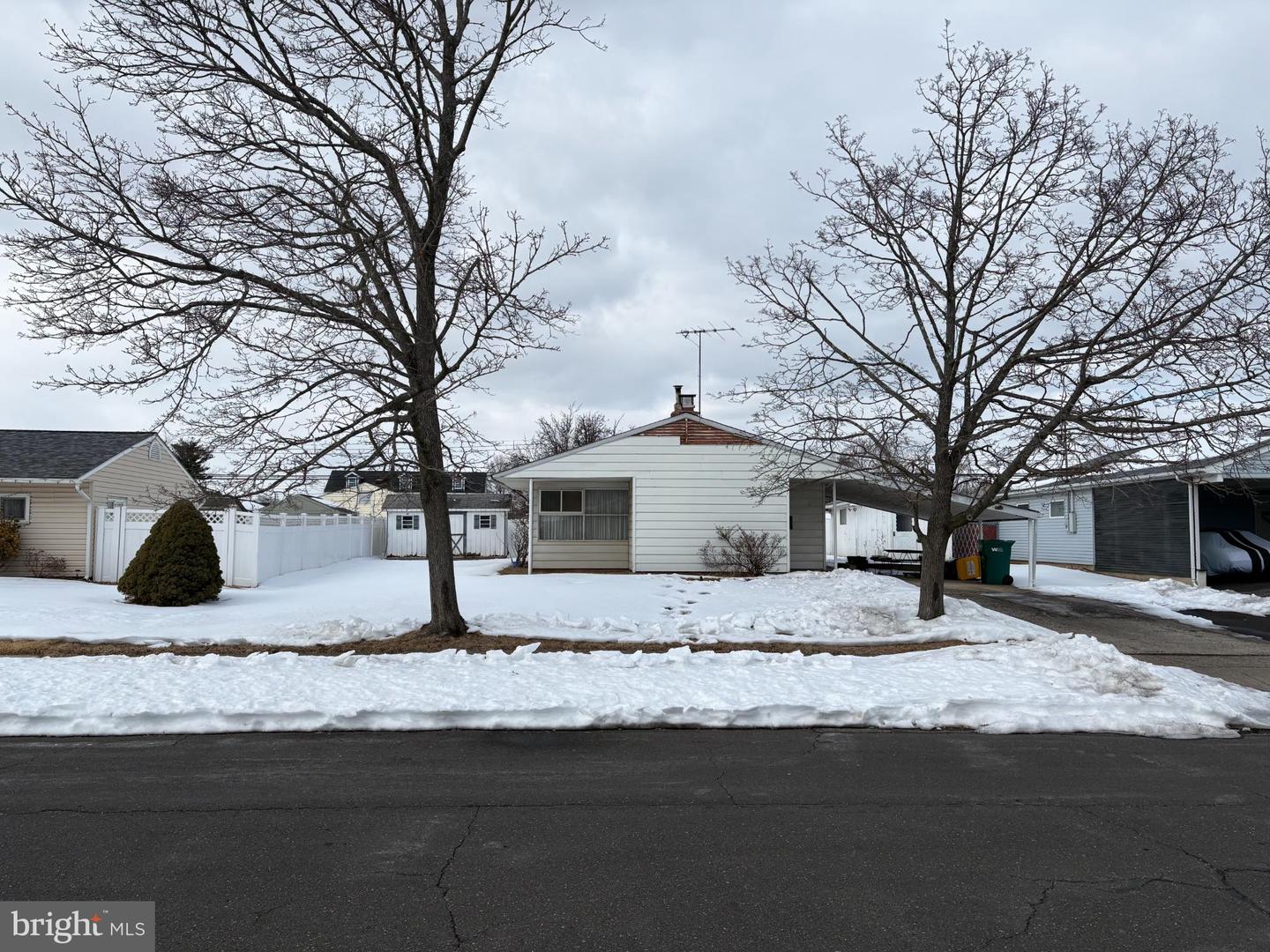 57 Palm Lane, Levittown