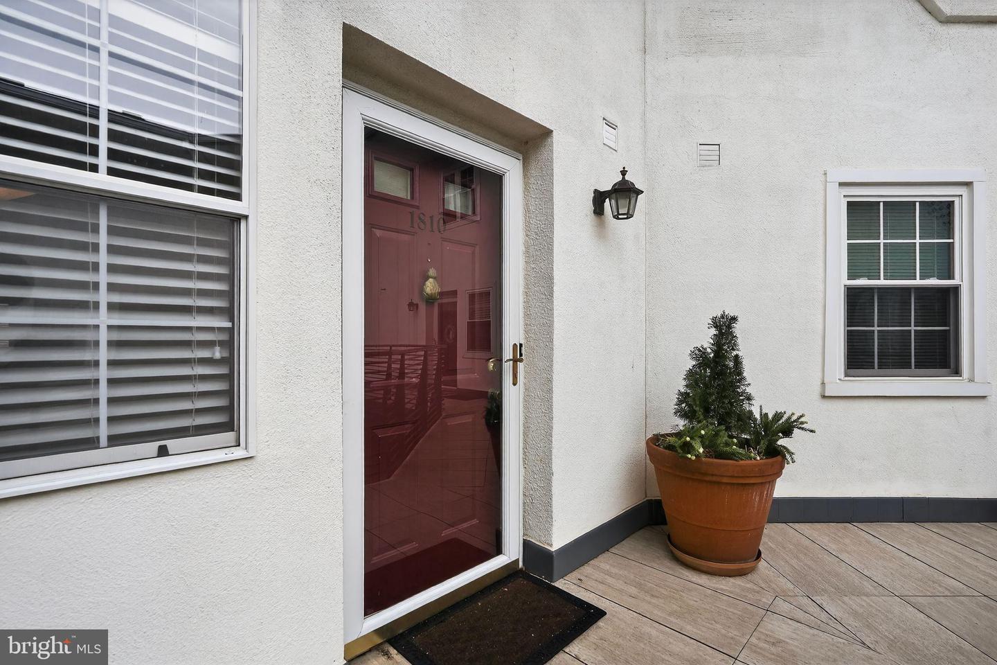 1810 Steamboat Station Drive, Southampton