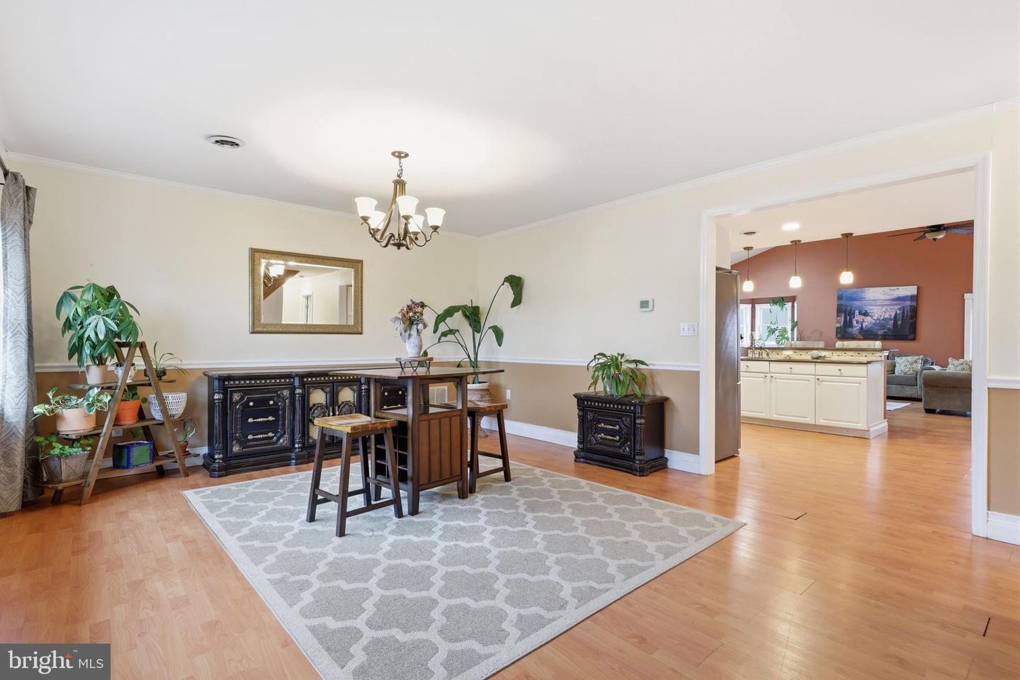 9 Harmony Road, Levittown