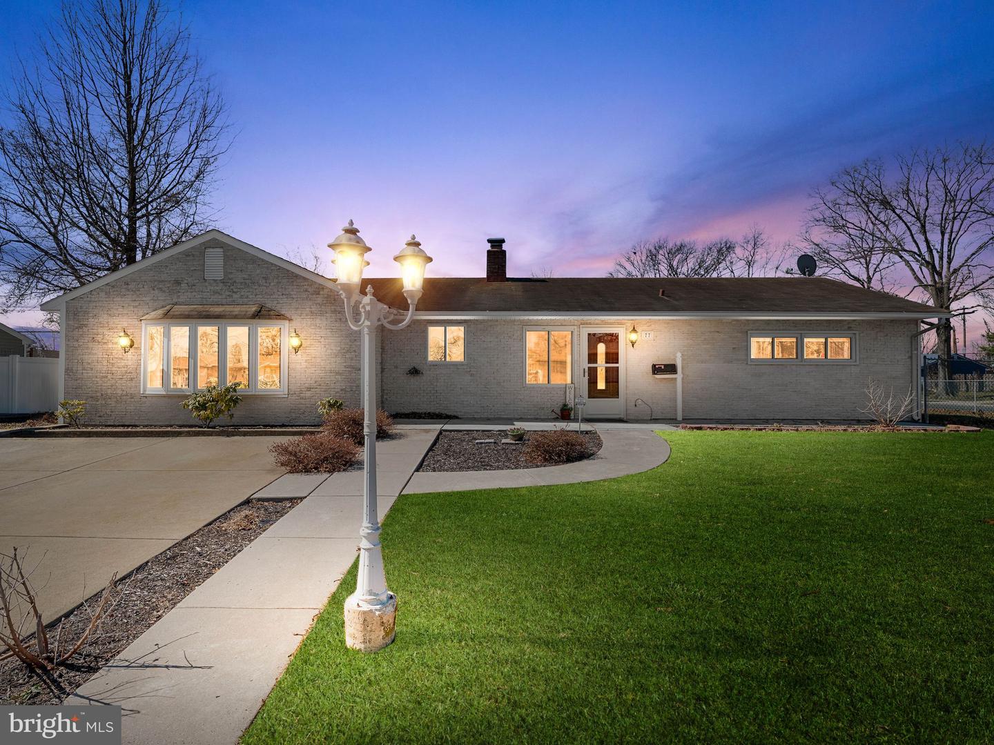 77 Gaping Rock Road, Levittown