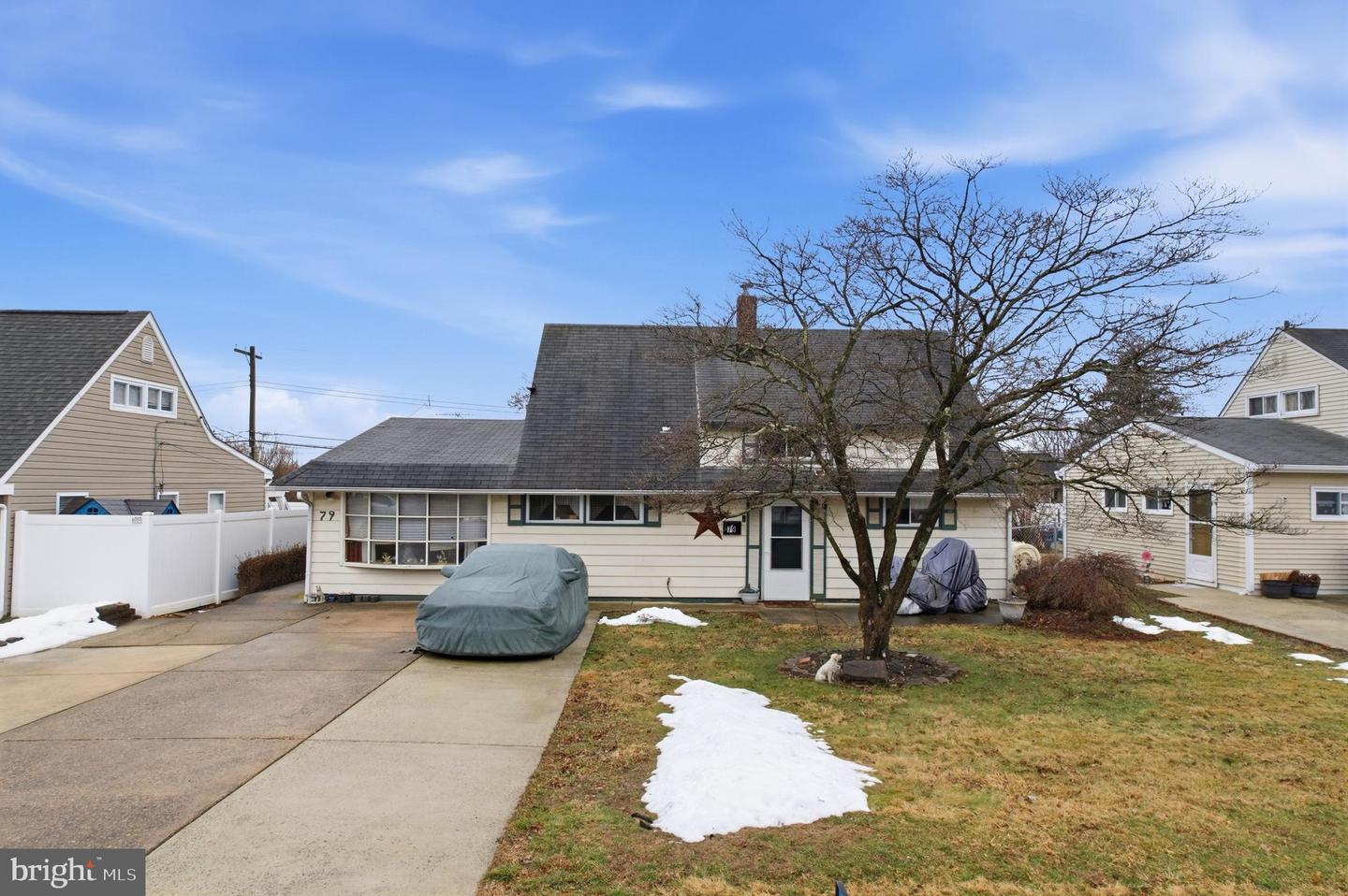 79 Autumn Lane, Levittown