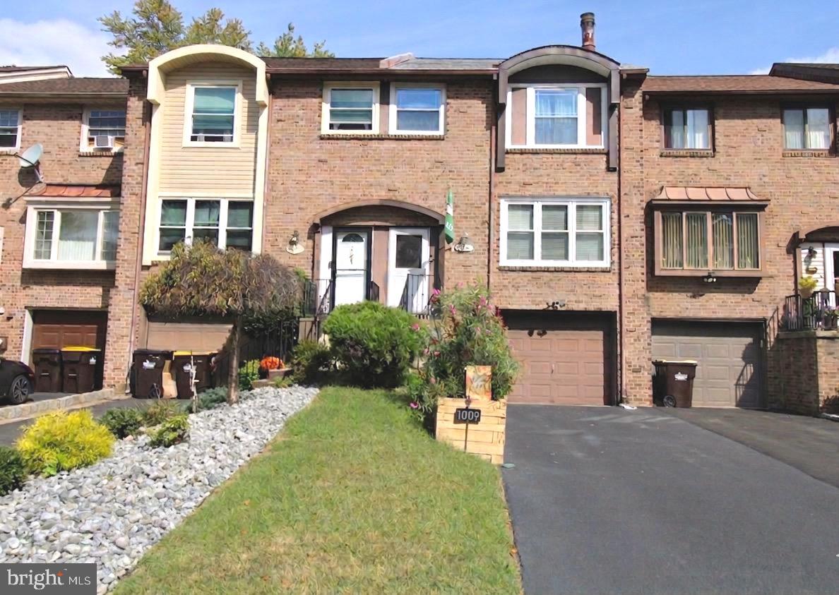 1009 Burnley Court, Bensalem