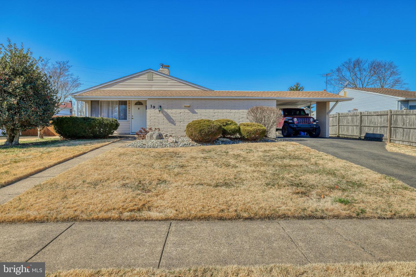 19 Dewberry Lane, Levittown