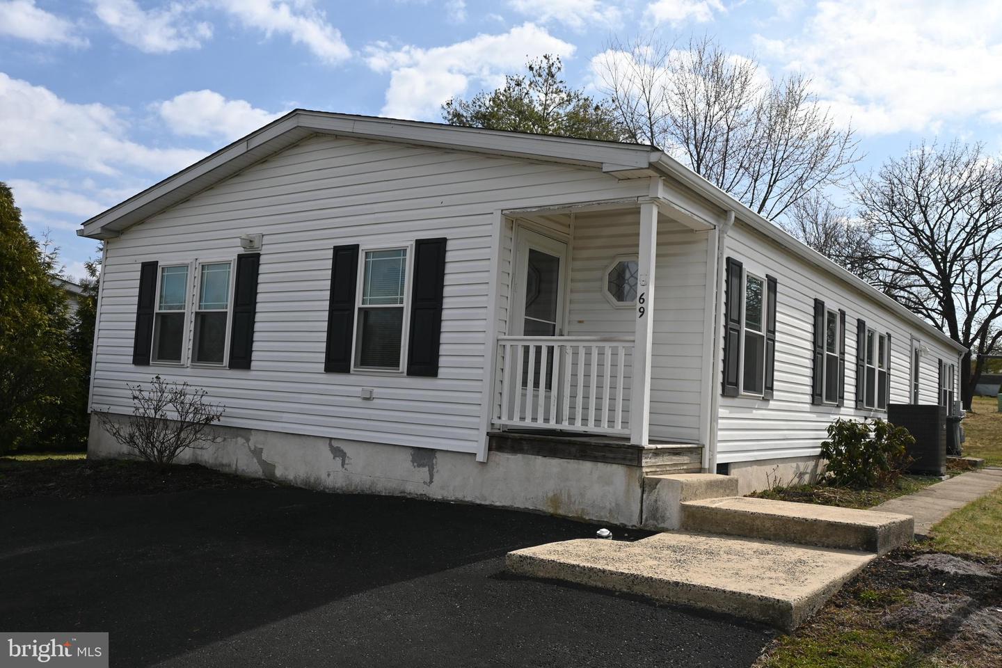 69 Mapleleaf Drive, Sellersville
