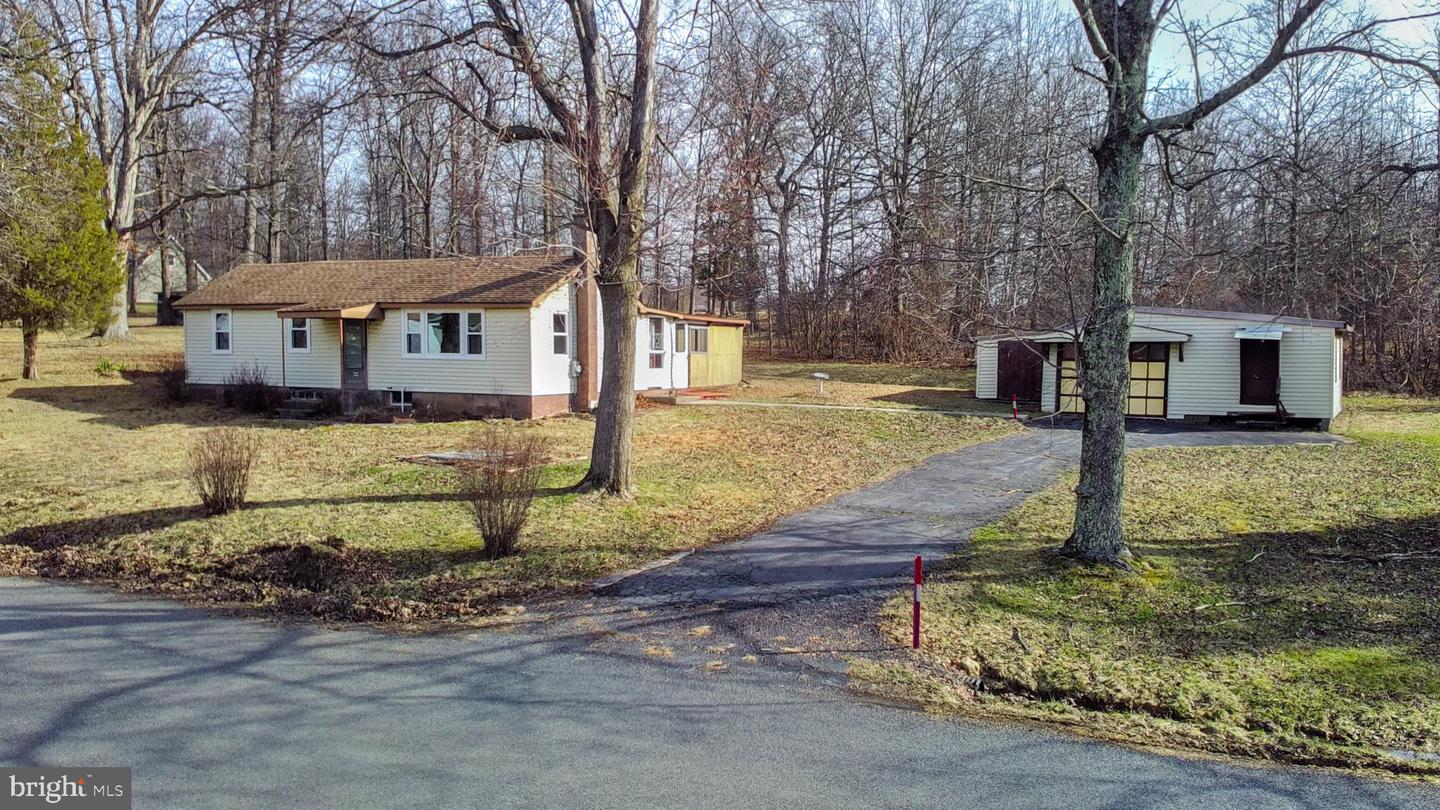 1895 Quarry Rd