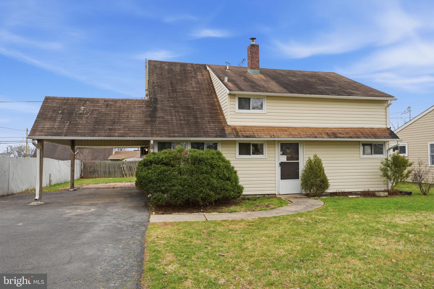 52 Inland Road, Levittown