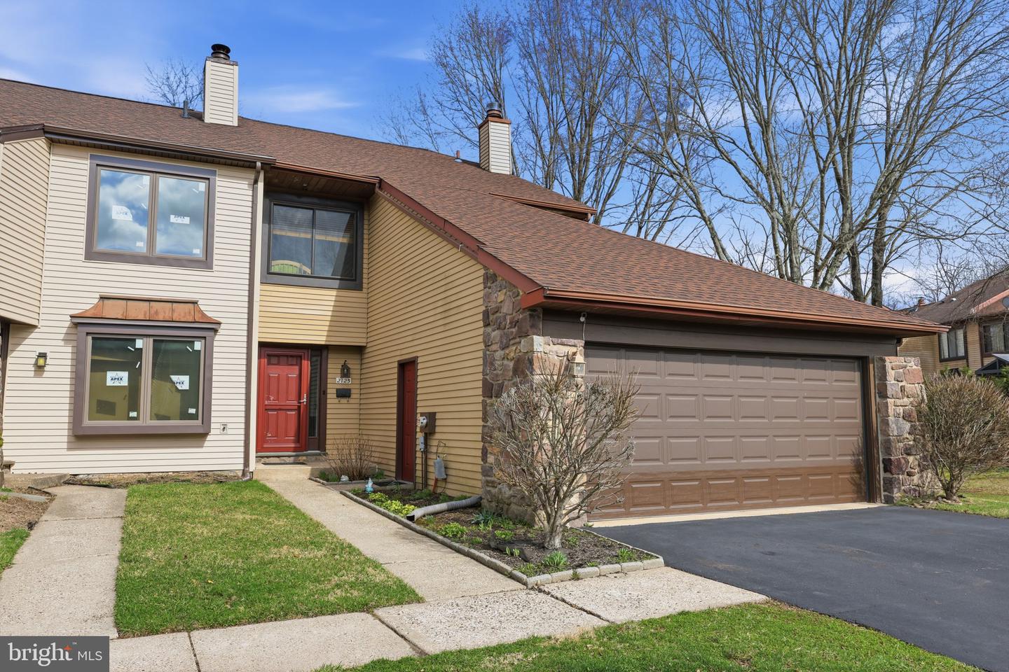 2125 Weybridge Commons, Holland