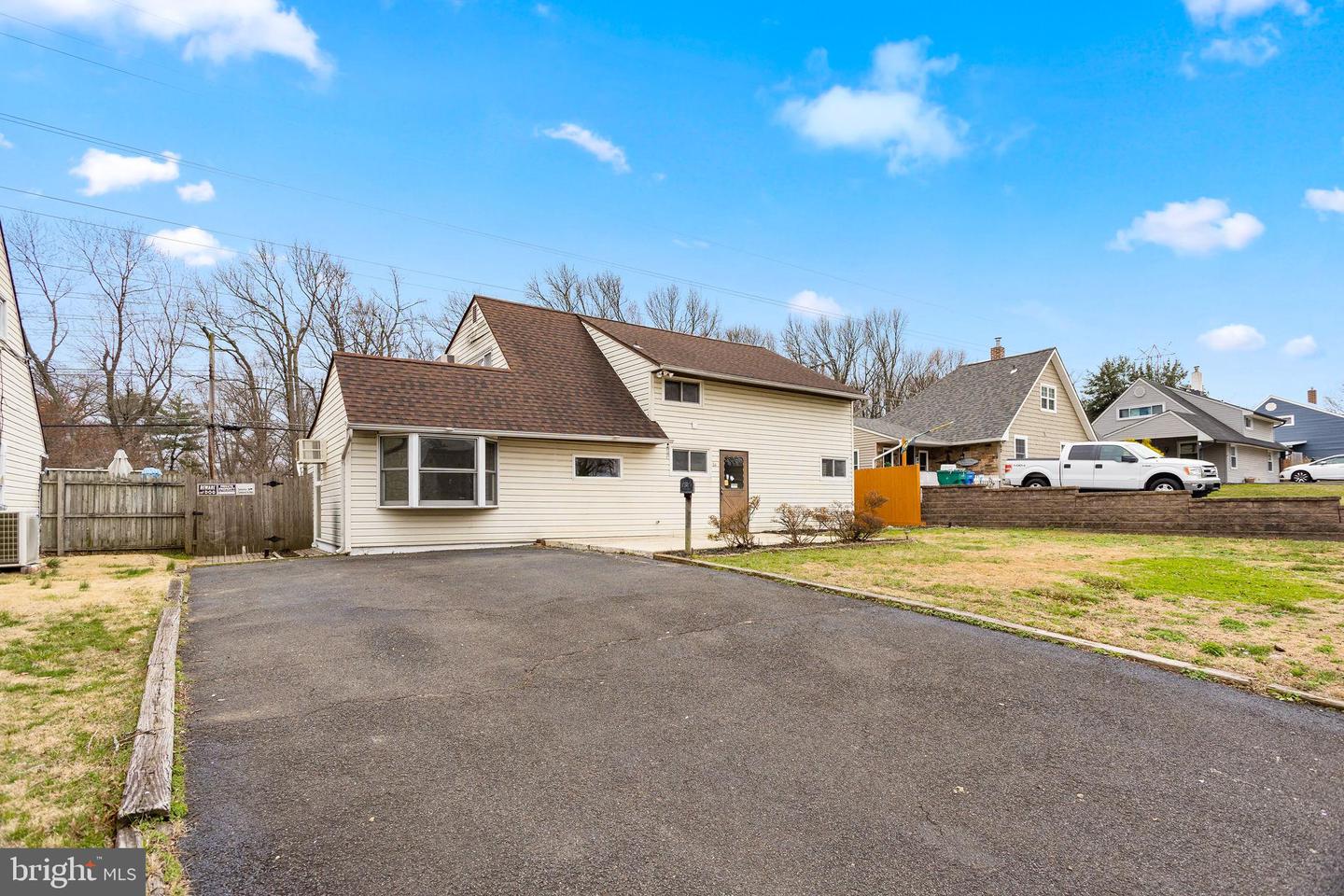 64 Ruby Lane, Levittown
