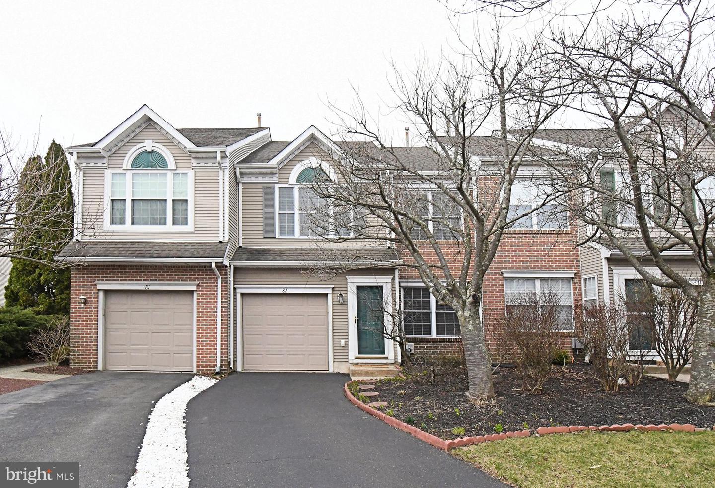 82 Honey Locust Lane, Newtown