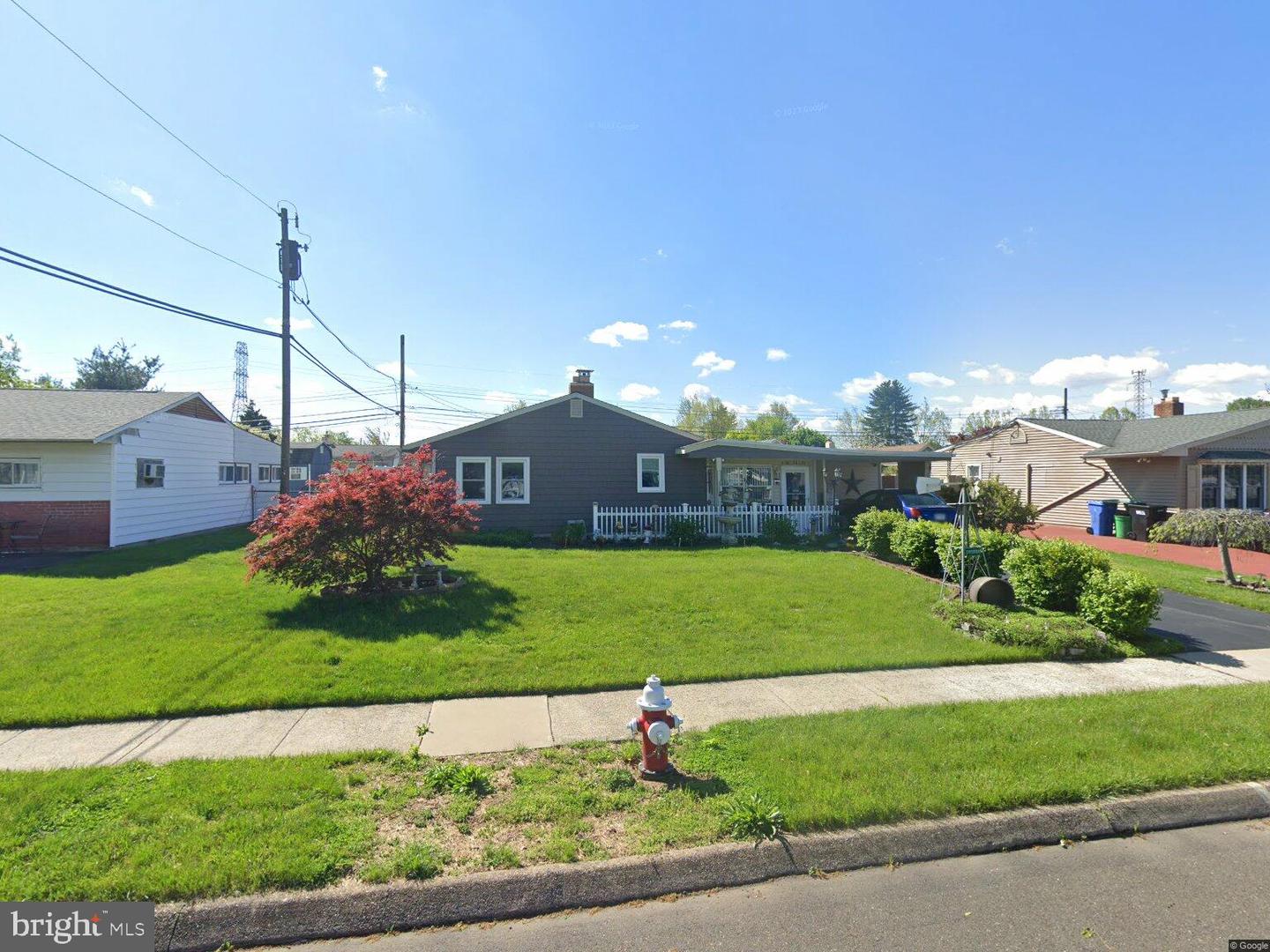 10 Flower Lane, Levittown