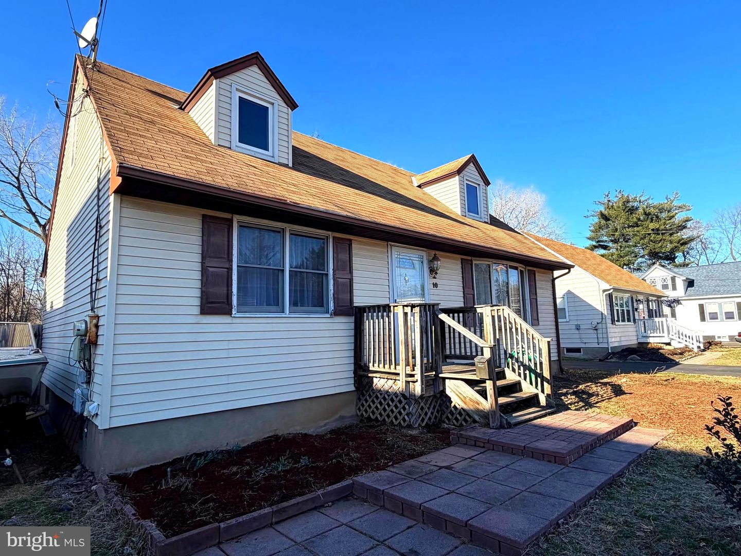 10 Bowling Green Avenue, Morrisville