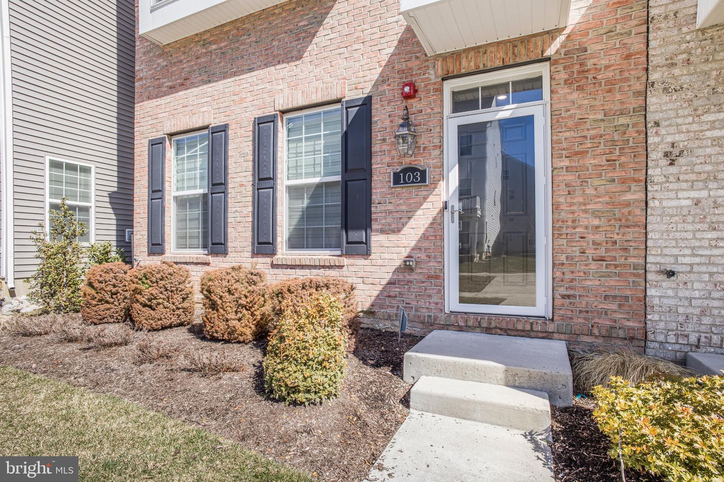 103 Waterside Mews
