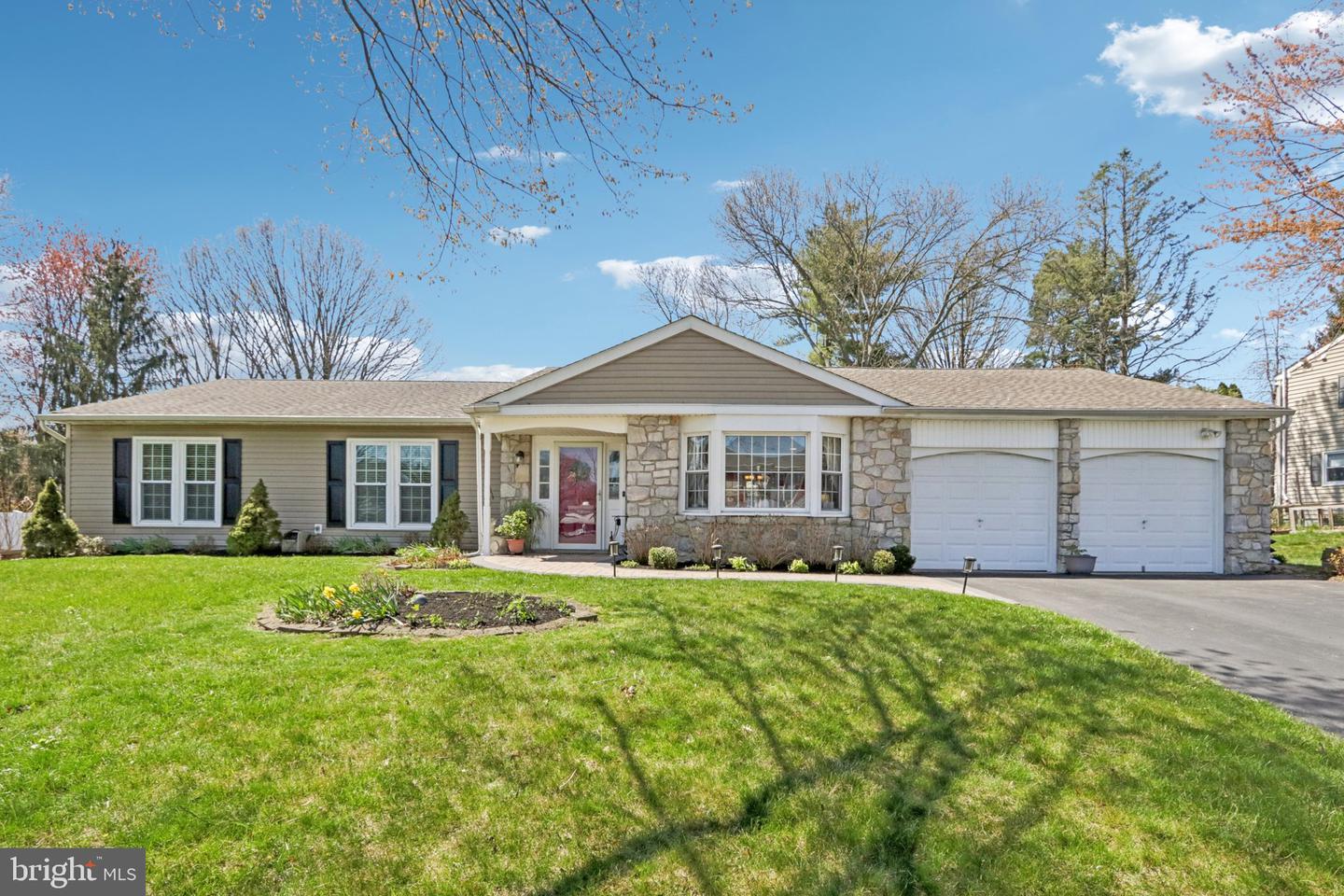 923 Pickering Drive, Yardley