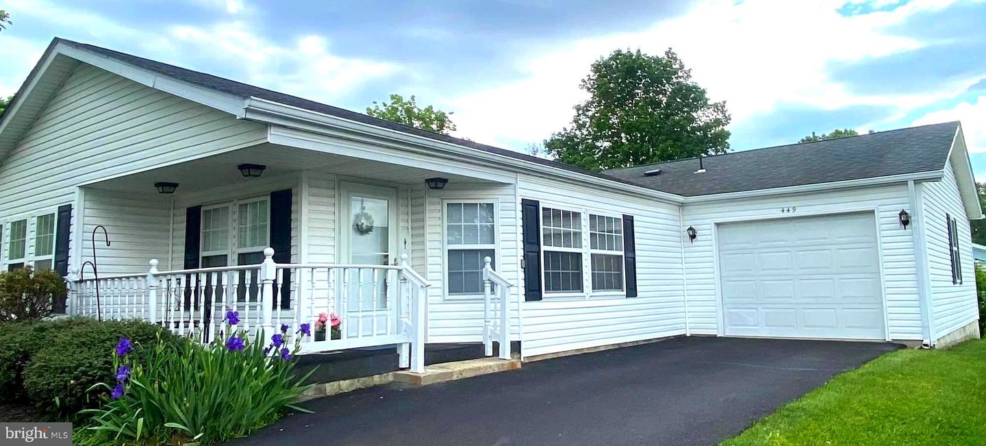 449 Grouse Court W