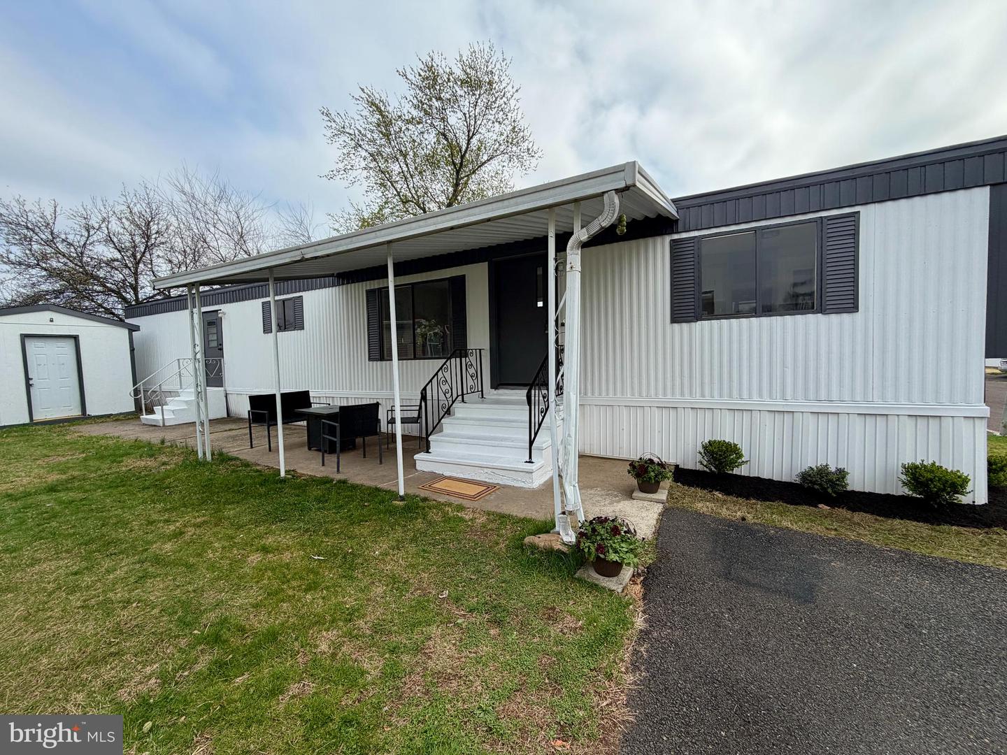 6211 Foster Dr