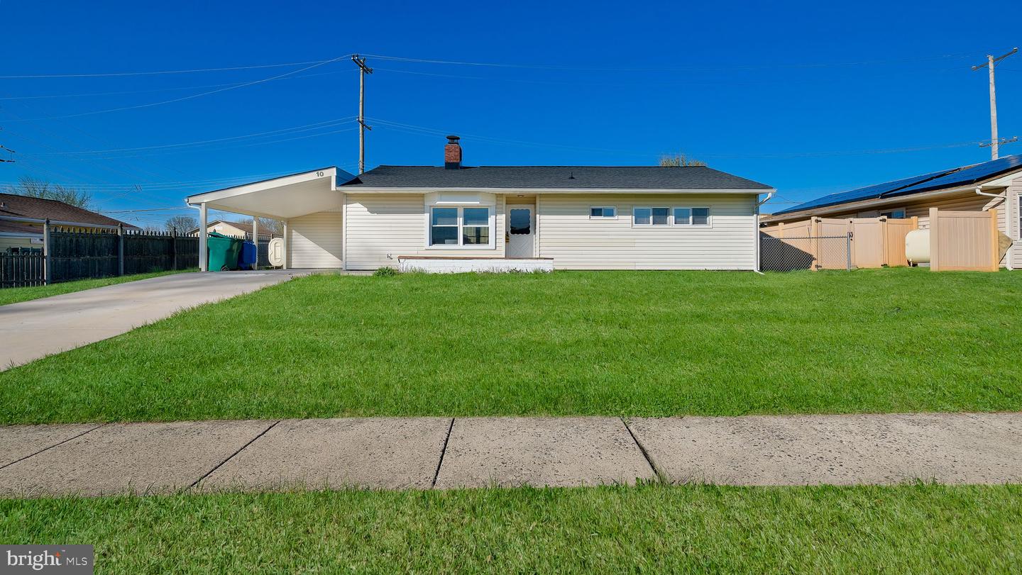 10 Blue Ridge Drive, Levittown
