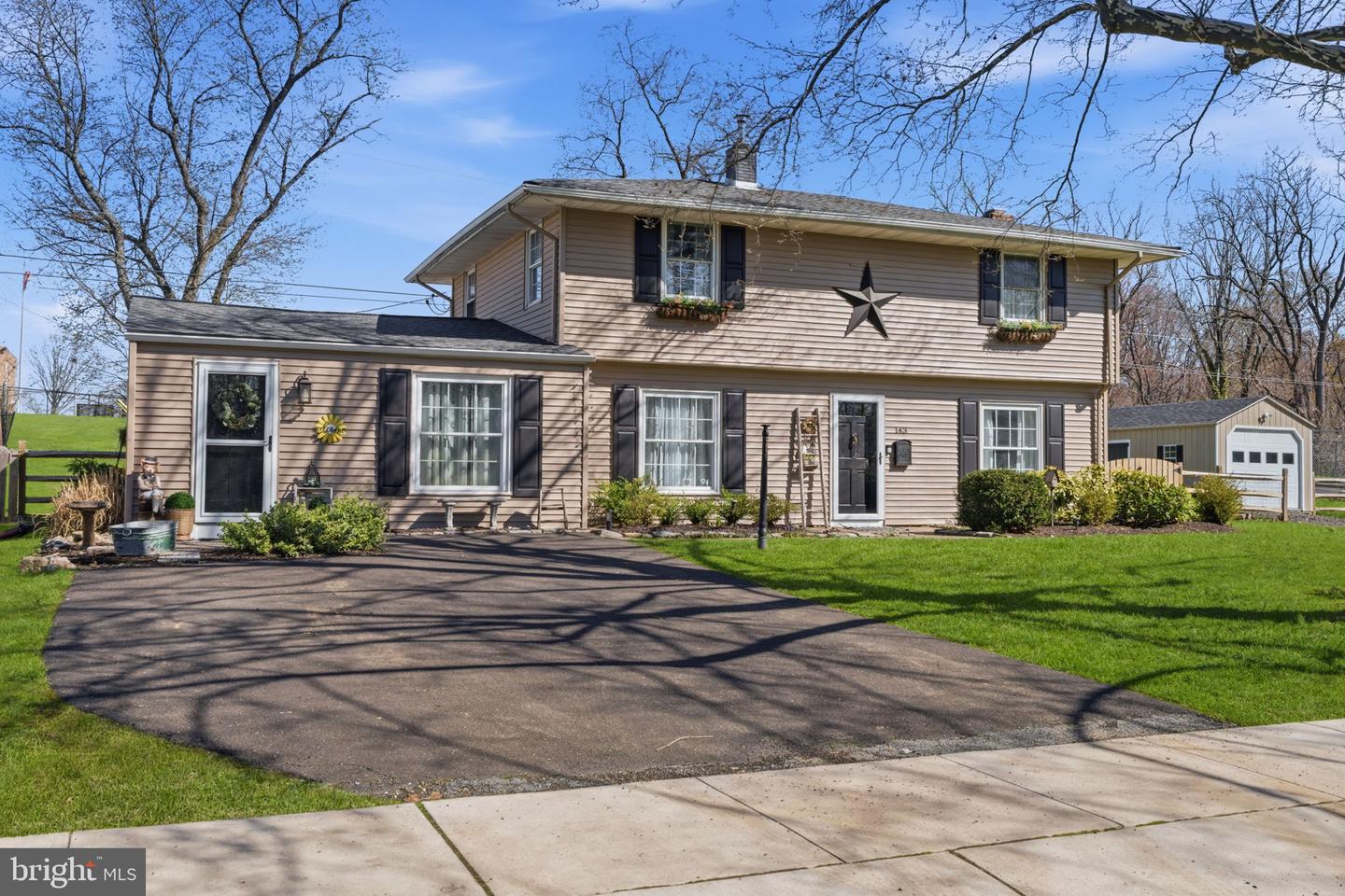 143 Terrace Road, Levittown