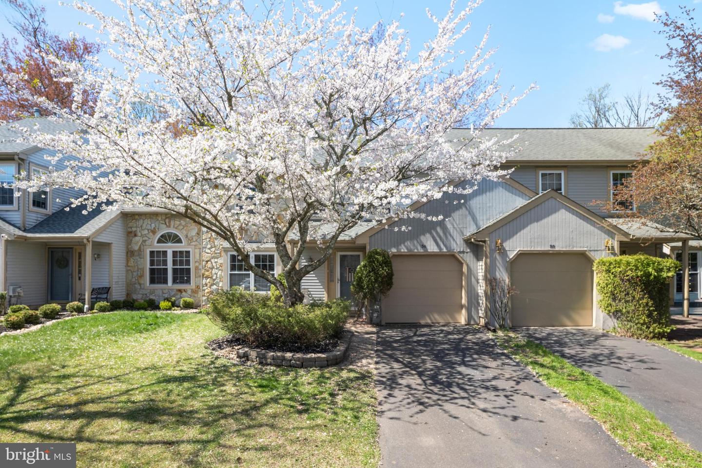 54 Laurel Circle, Newtown