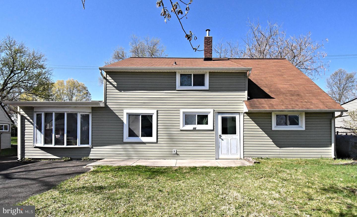 30 Roundwood Lane, Levittown
