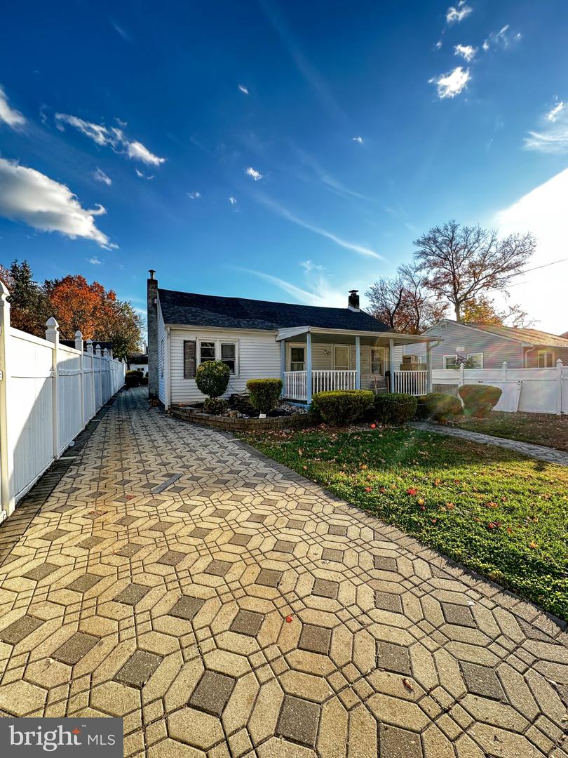 910 Magnolia Avenue, Croydon