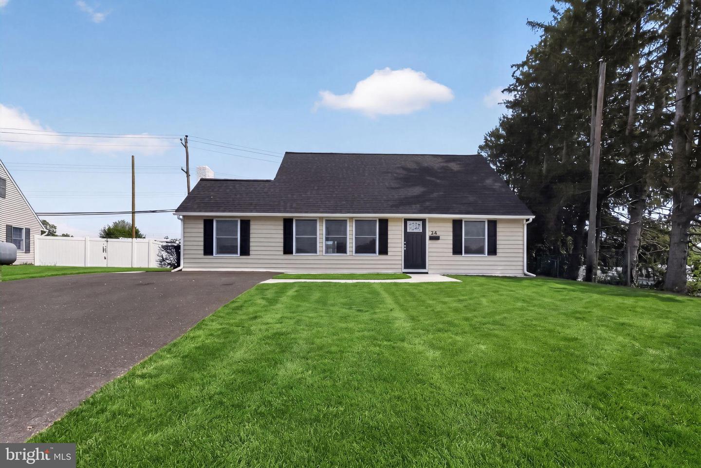 28 Jump Hill Road, Levittown