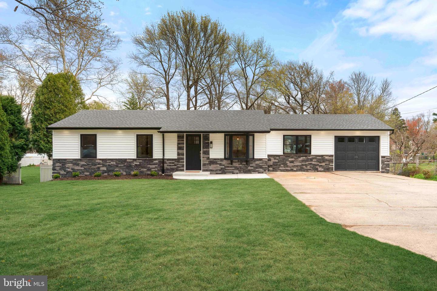 528 W Maple Avenue