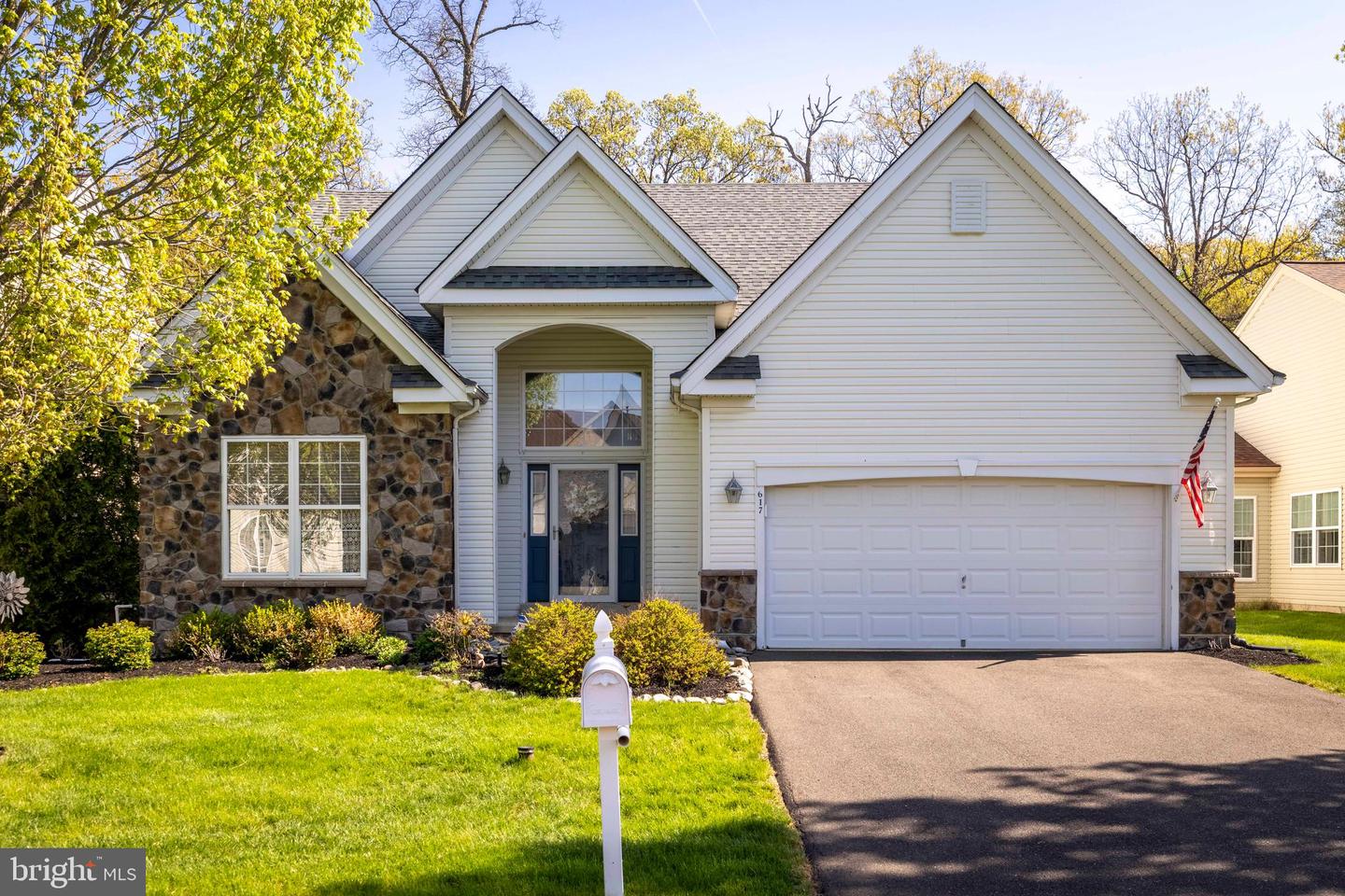 617 N Settlers Circle, Warrington