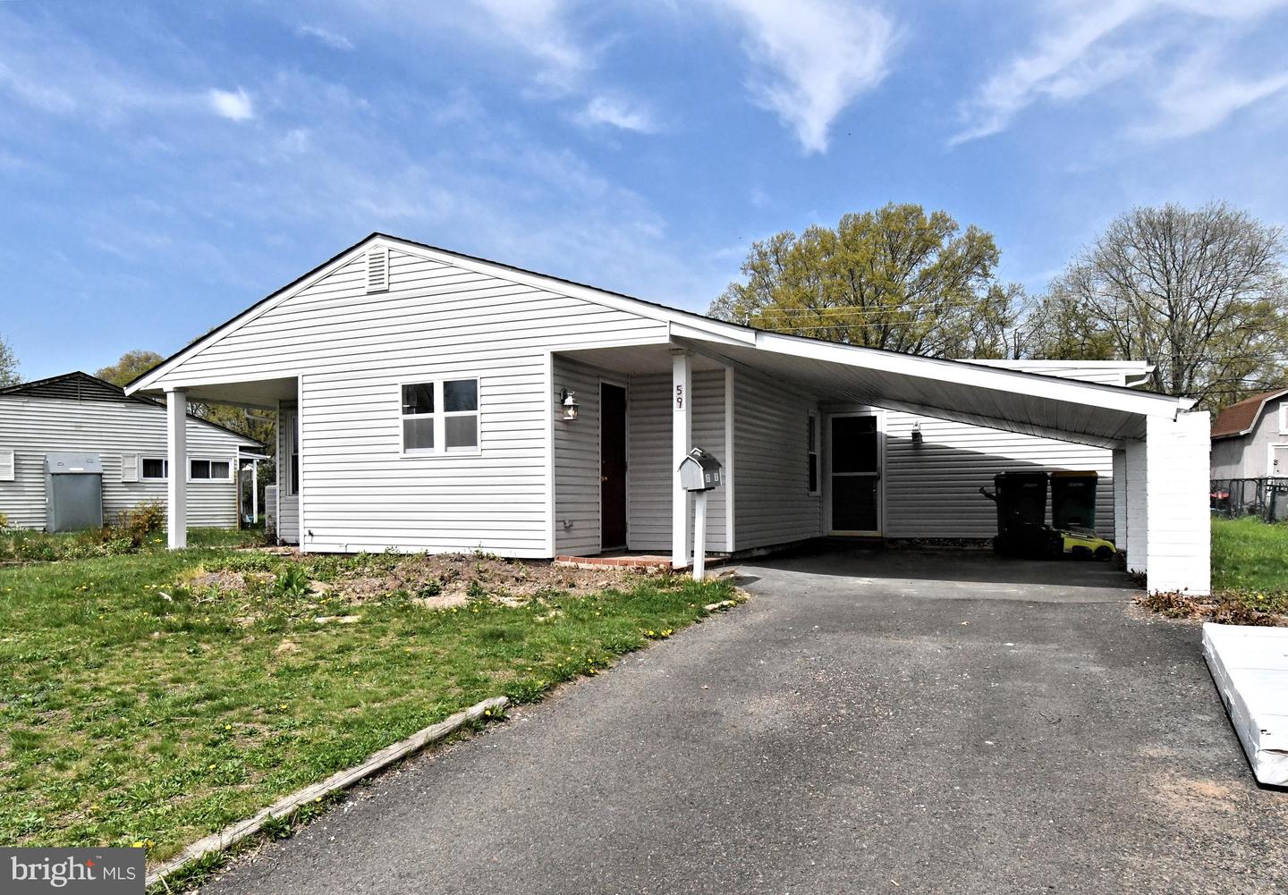 59 Thaliabush Lane, Levittown