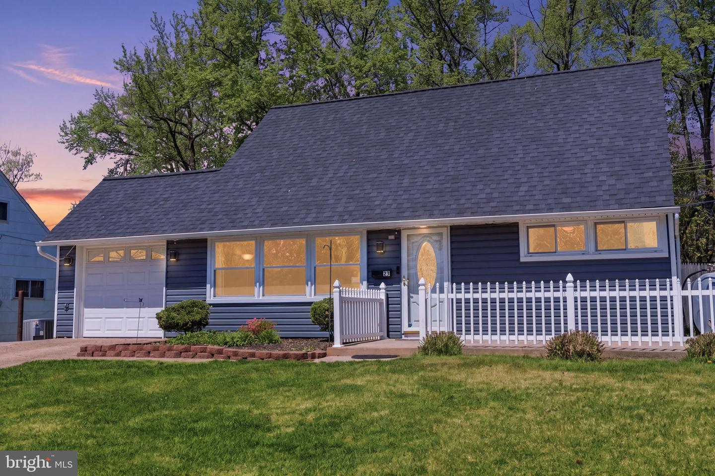 25 Vermillion Lane, Levittown