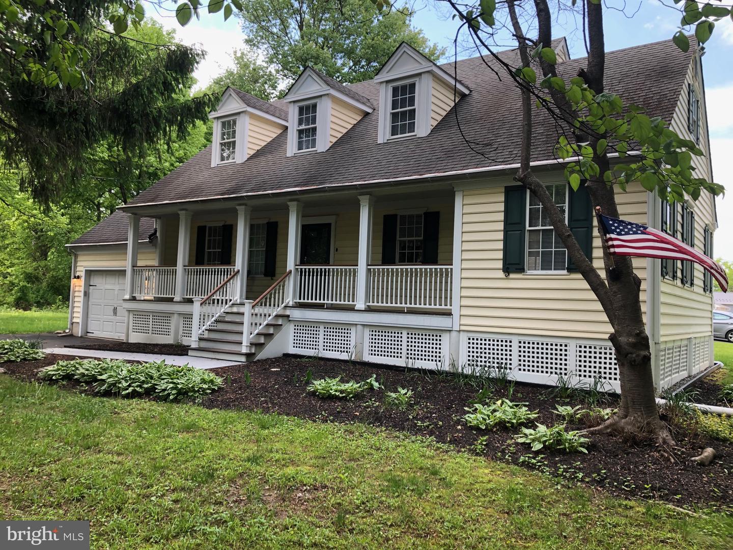 212 Apple Street