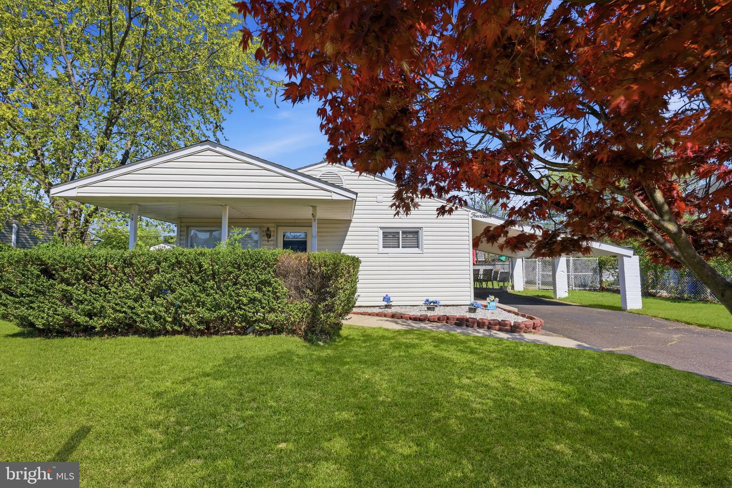 14 Dewberry Lane, Levittown