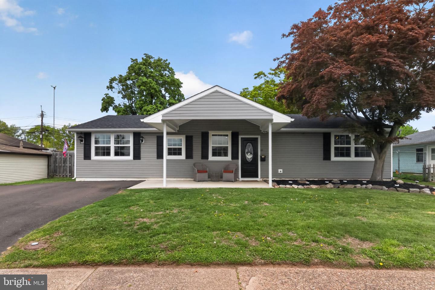 41 Stream Lane, Levittown
