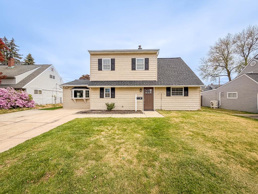 70 Huckleberry Lane, Levittown