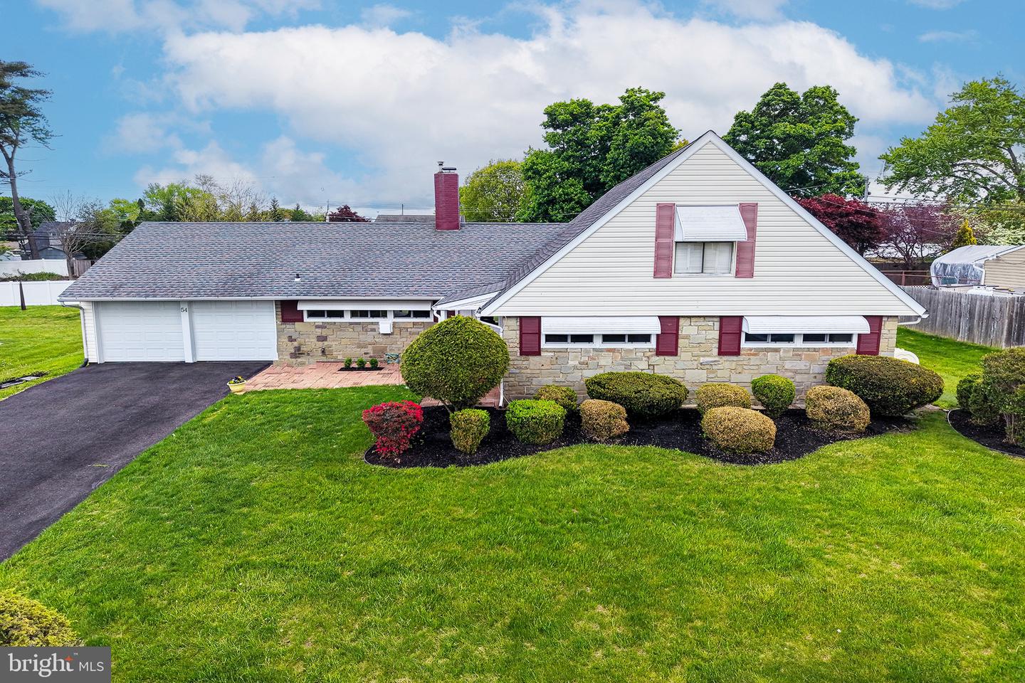 54 Red Berry Road, Levittown