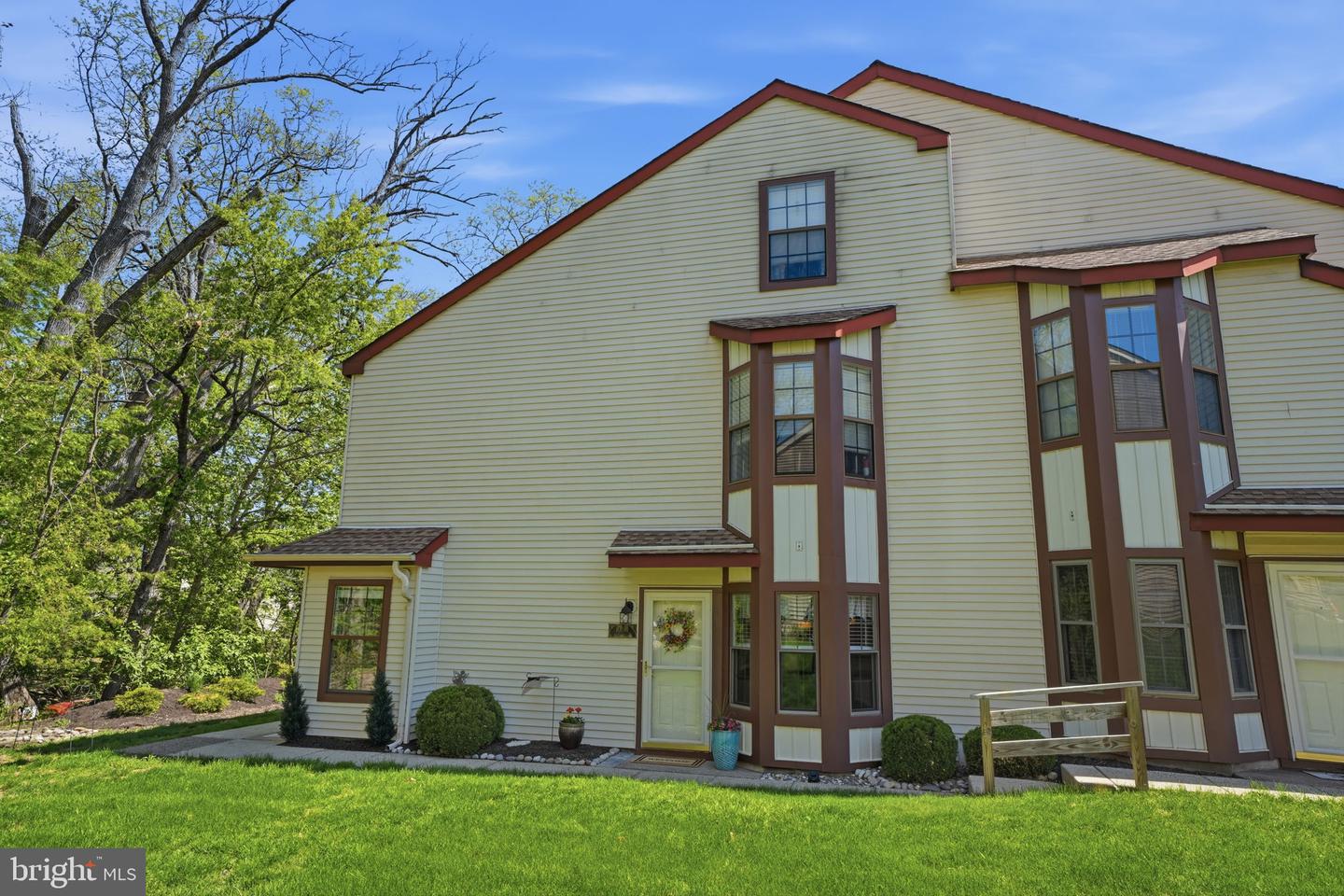 1014 Barry Court, Holland
