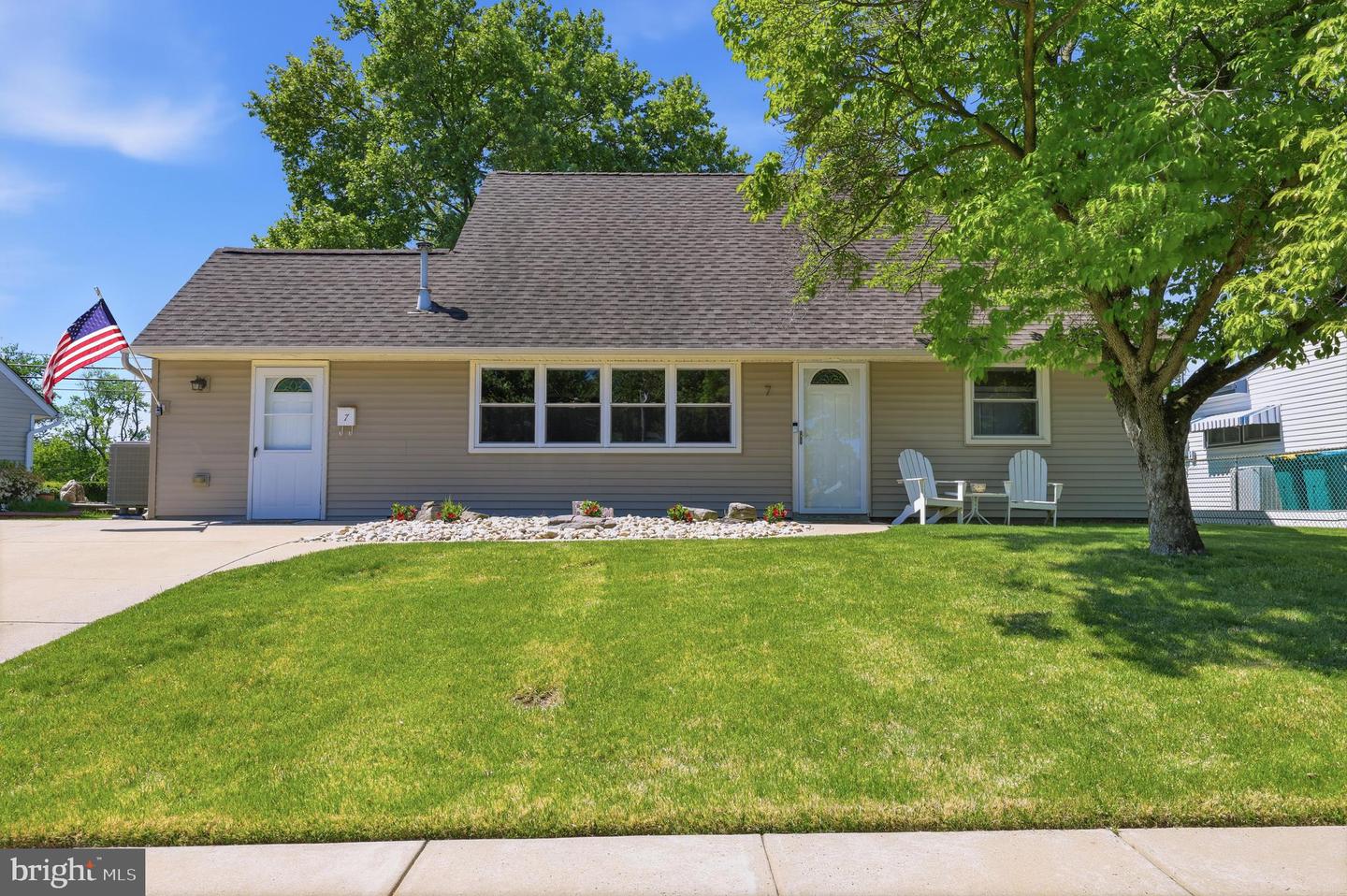 7 New Pond Lane, Levittown