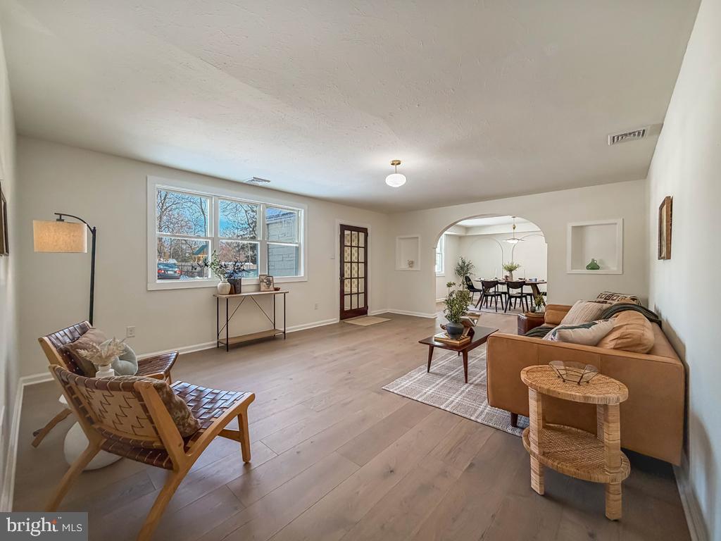 101 Walnut Lane, Yardley