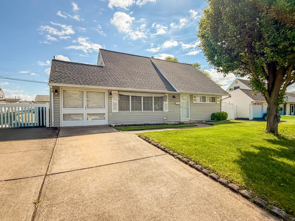 44 Cotton Road, Levittown