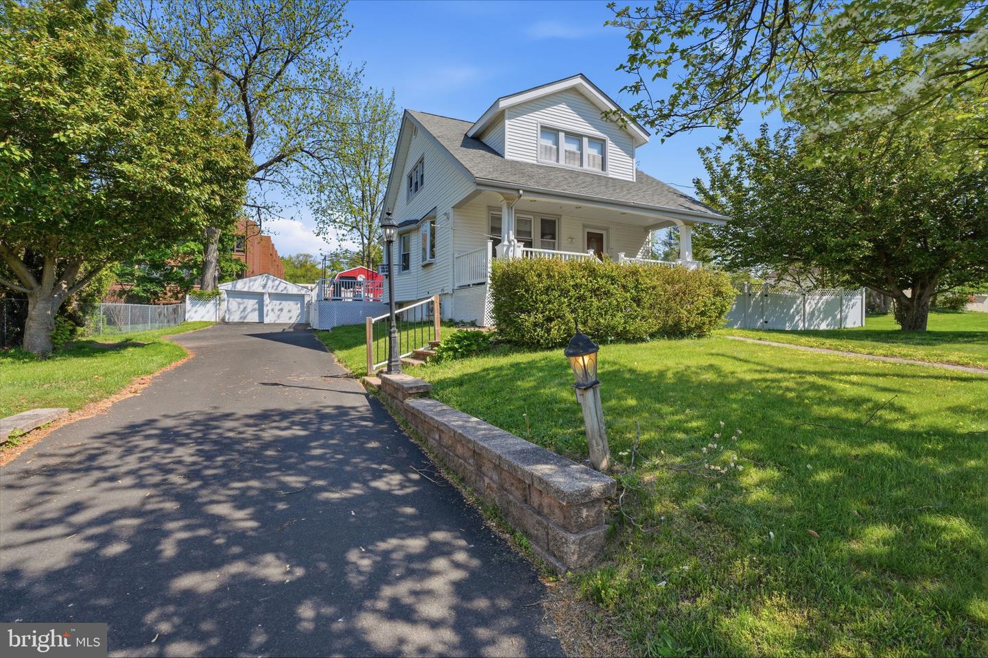 49 Maple Ave