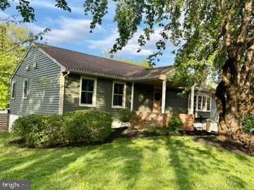 943 Sackettsford Road, Warminster