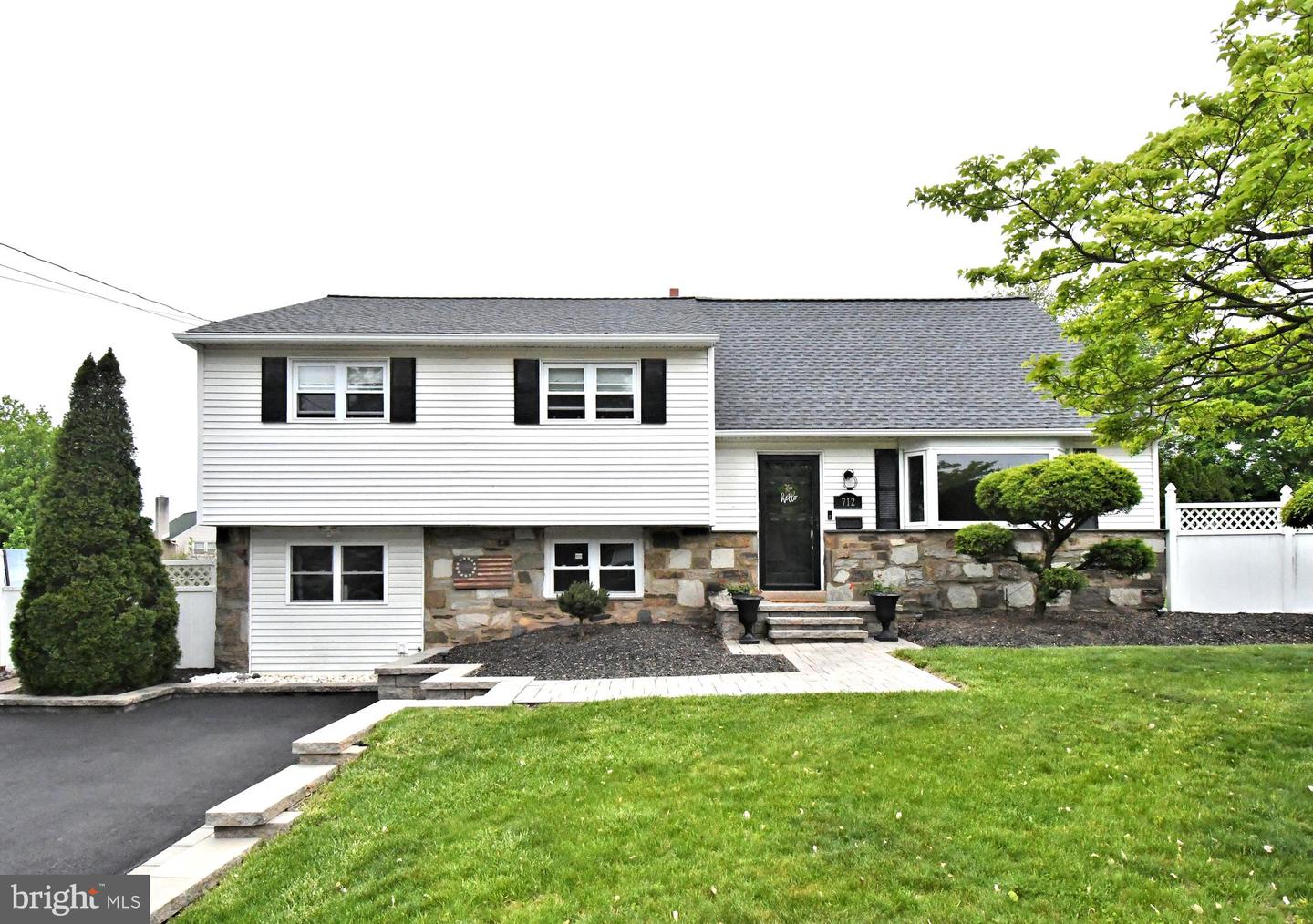 712 Ivyland Road, Warminster