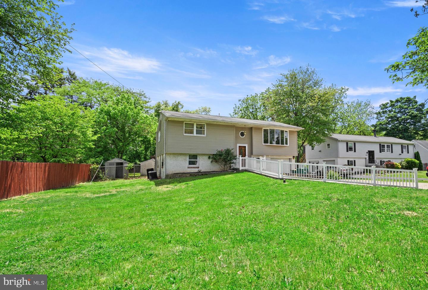 6998 Headley Court, Levittown