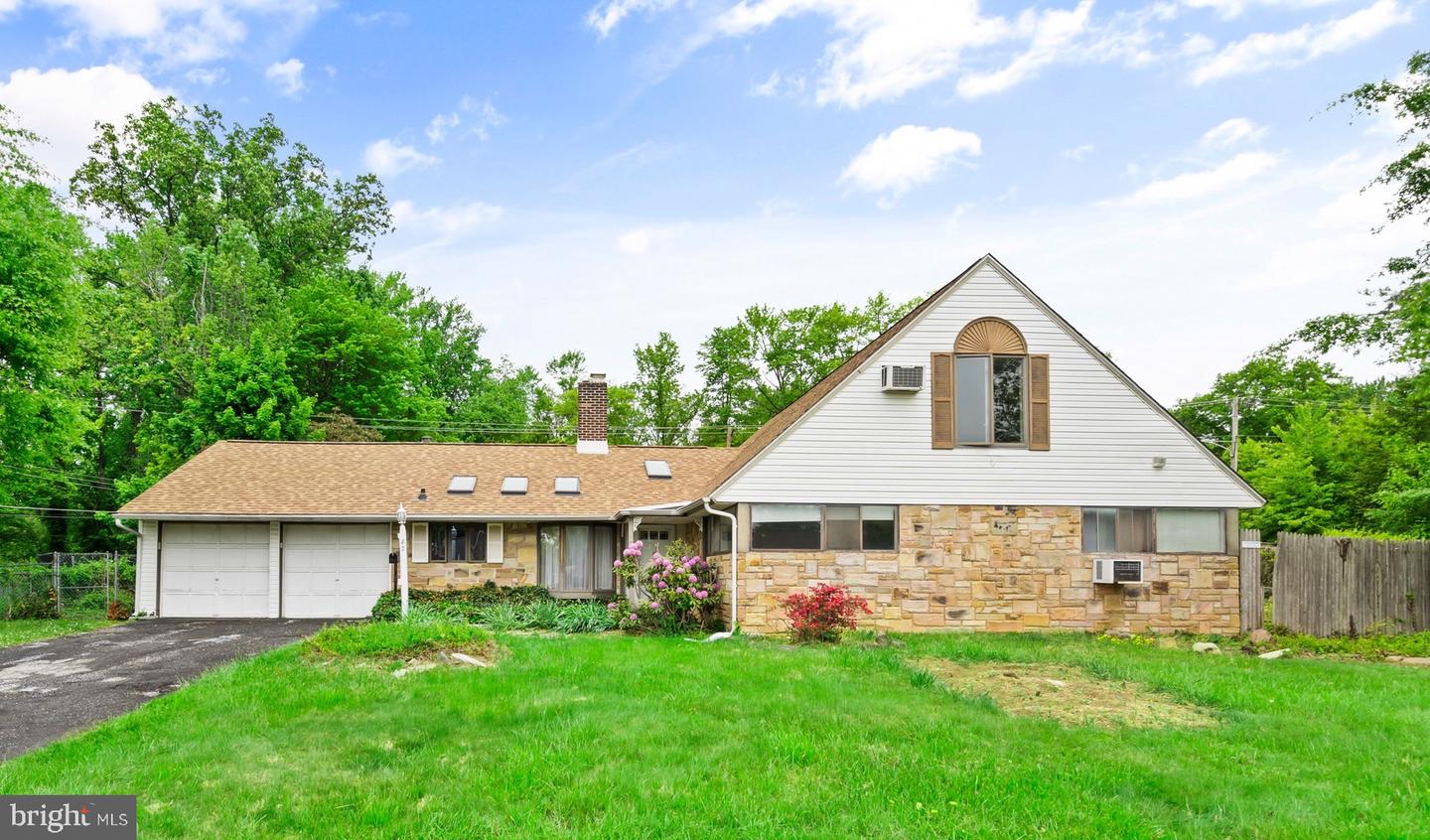 82 Forsythia Drive E #E, Levittown