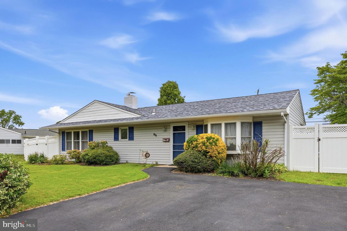 442 Lakeside Drive