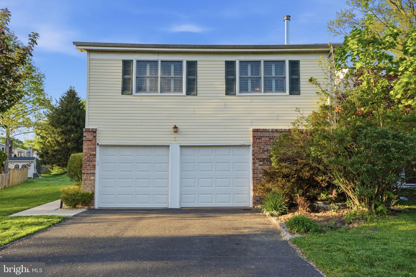 5 Chestnut Drive, Newtown