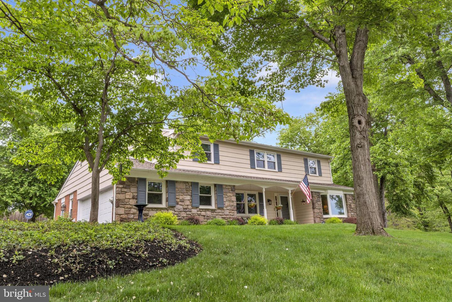 1144 Dickinson Dr