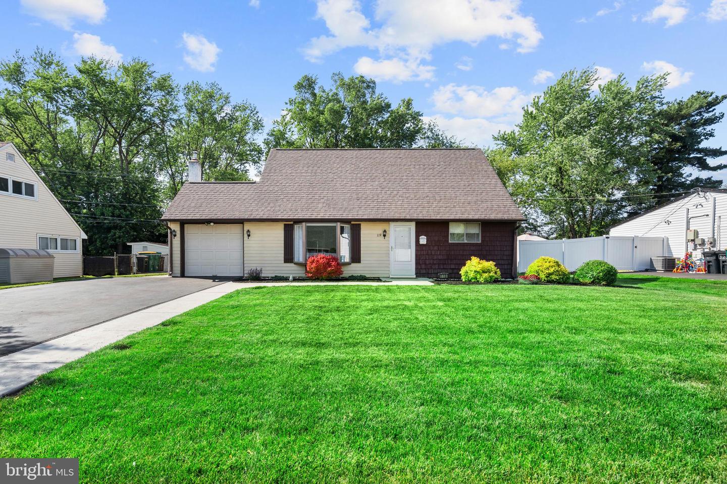 119 Harvest Road, Levittown
