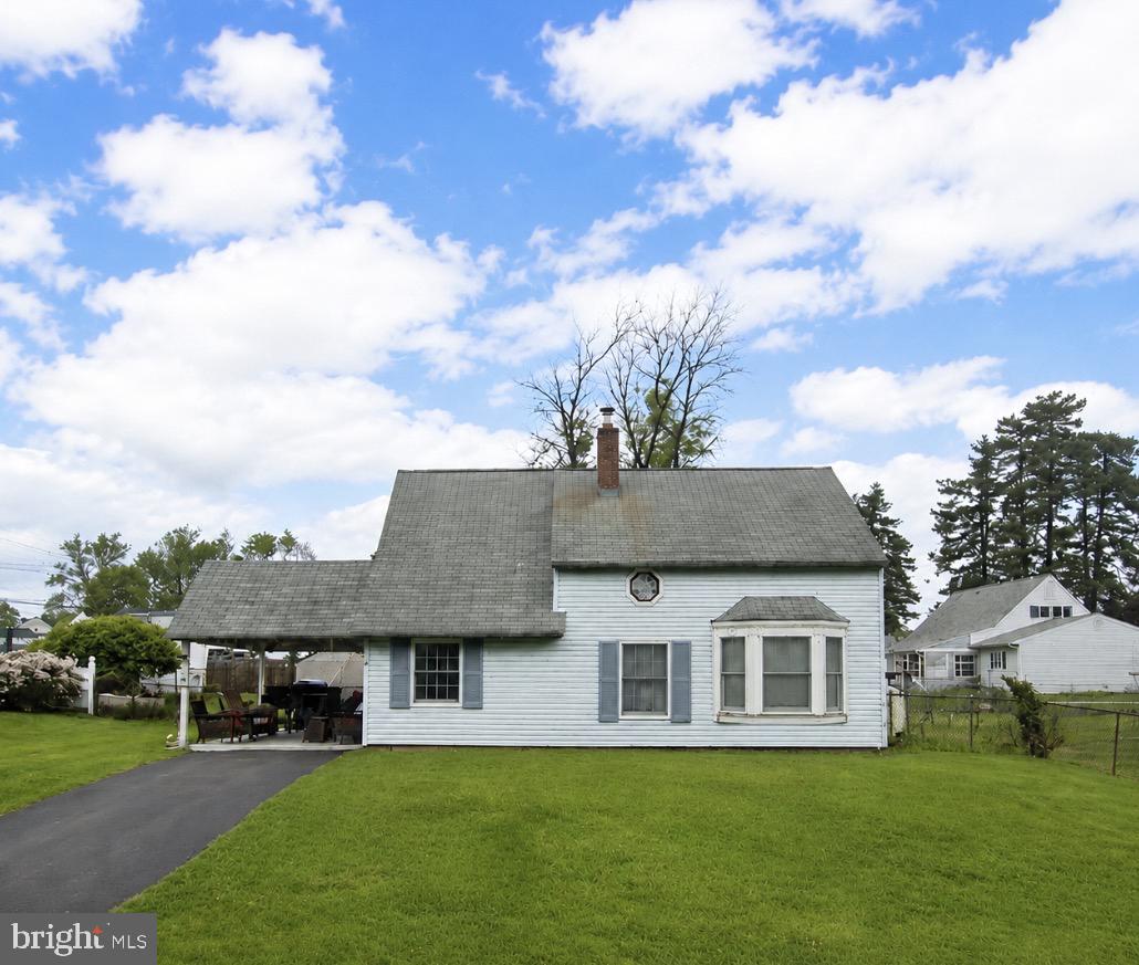 6 Apricot Lane, Levittown